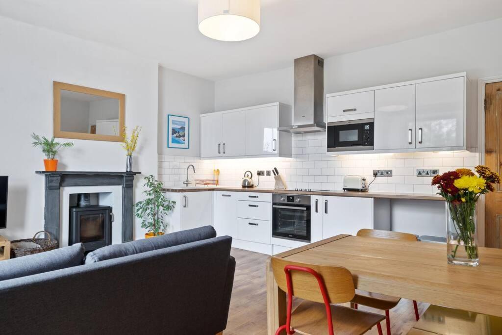 Pendennis - Bright Victorian Flat, Sea Views & Close To Beach Falmouth Exterior photo